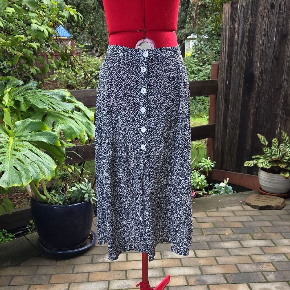 Chic Black and White Button-Down A-Line Skirt